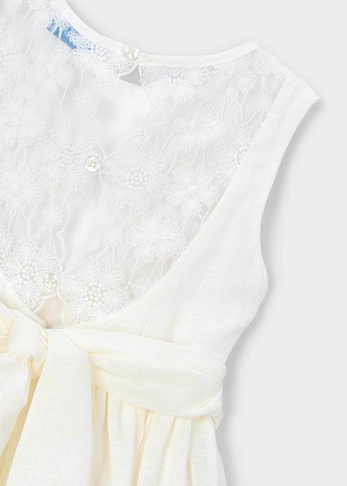 Formal dress with lace details for girls