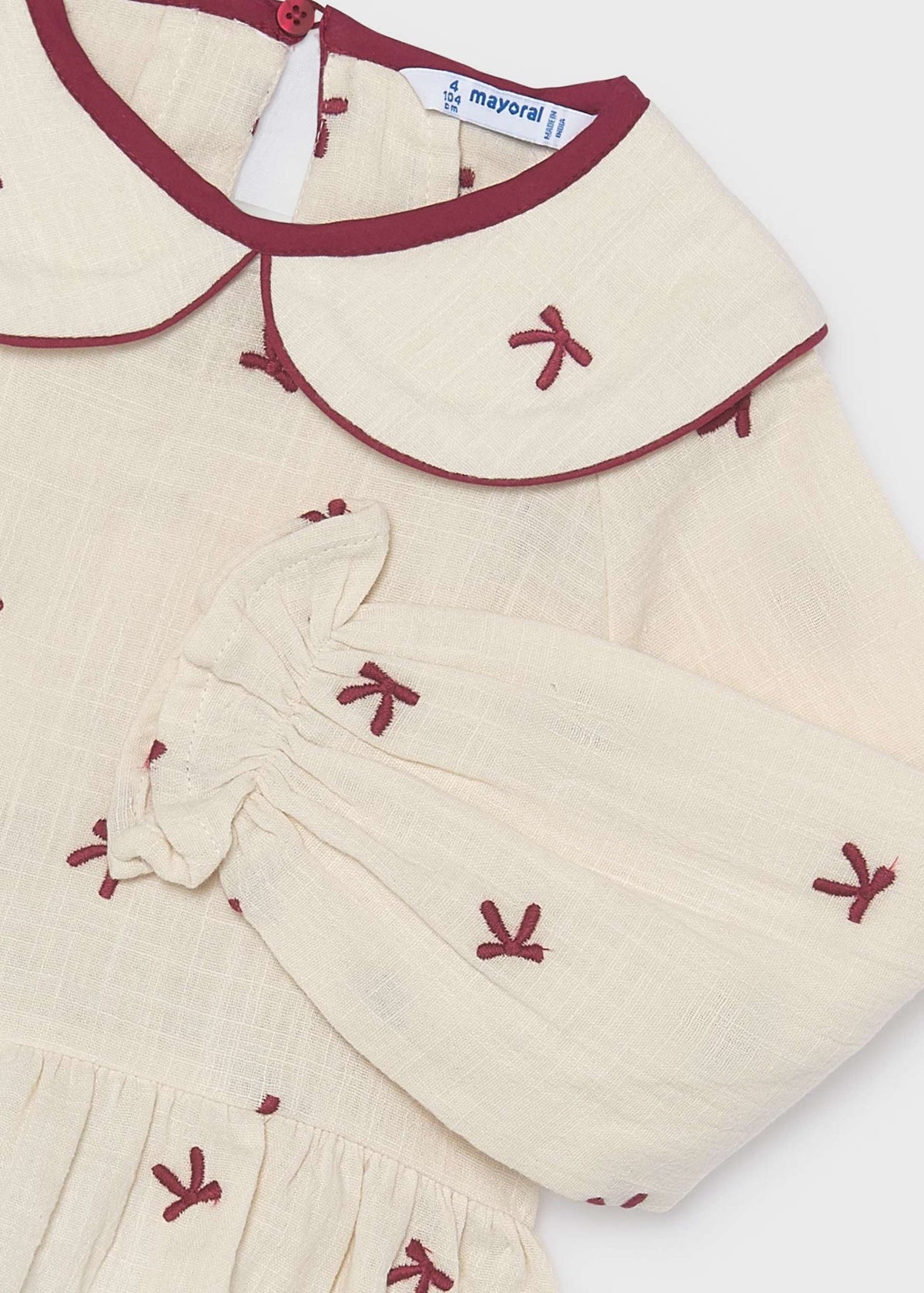 Mädchenbluse mit gestickten Schleifen