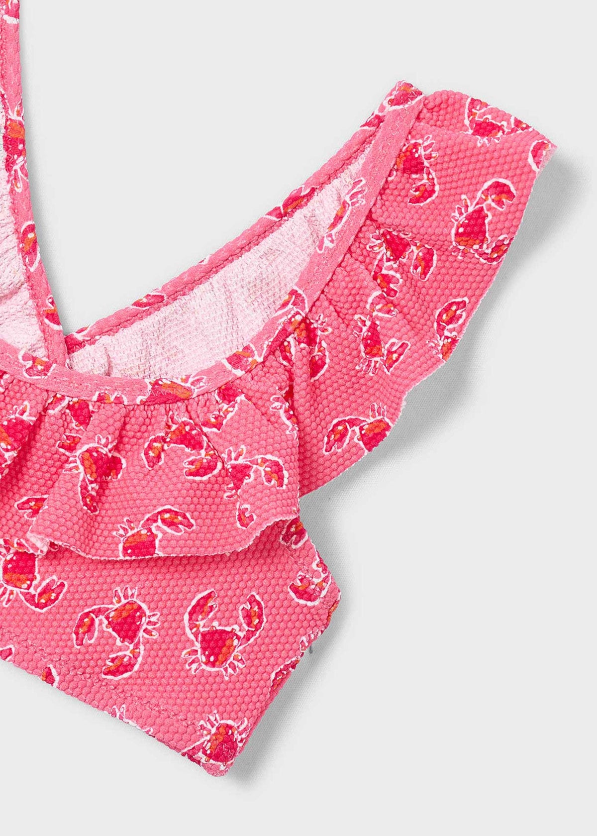 Mädchen im gerüschten Bikini