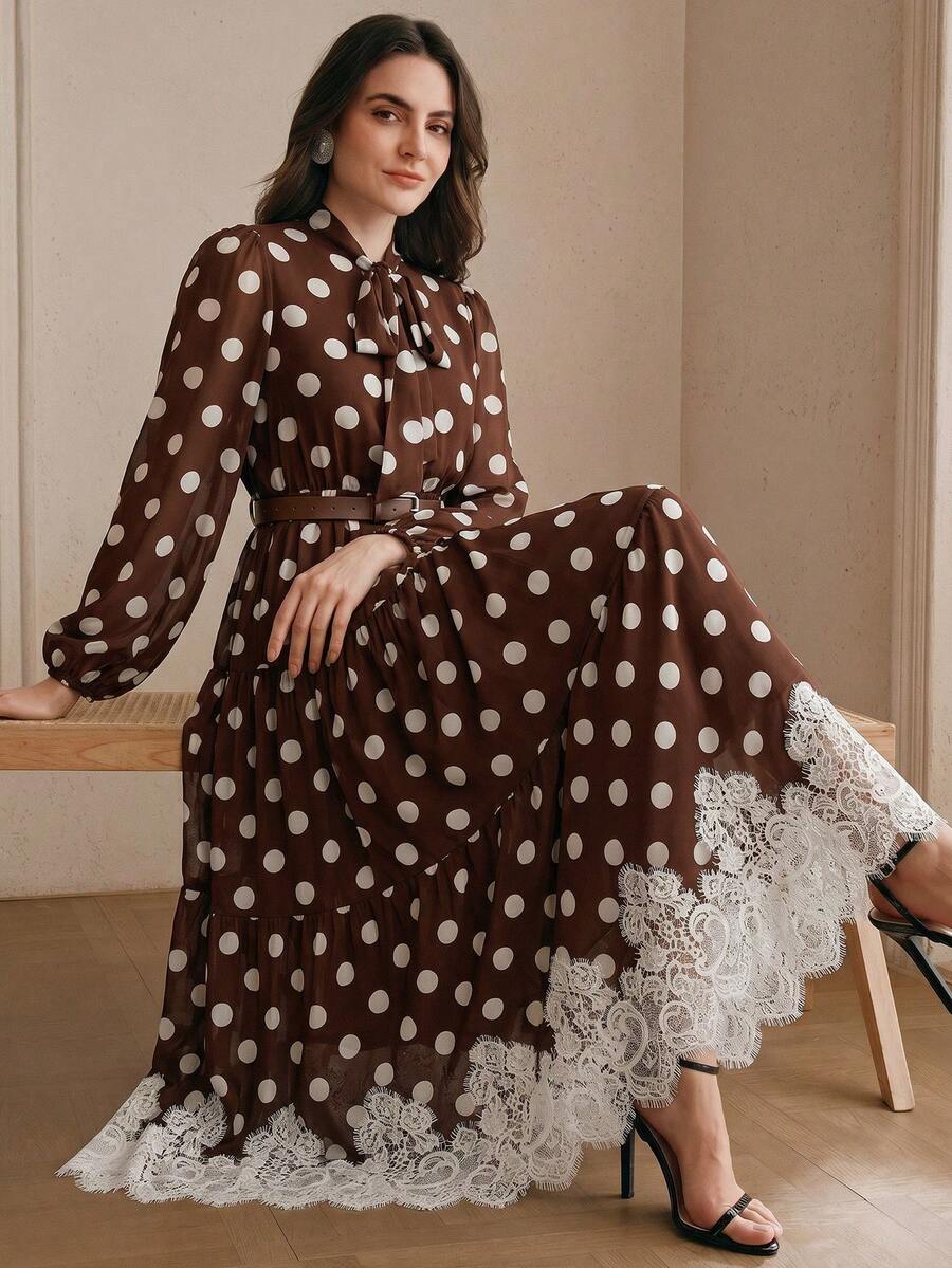 Elegantes Damen-Kleid aus Chiffon mit Polka-Dot-Muster, Spitzendetails und Bindegürtel
