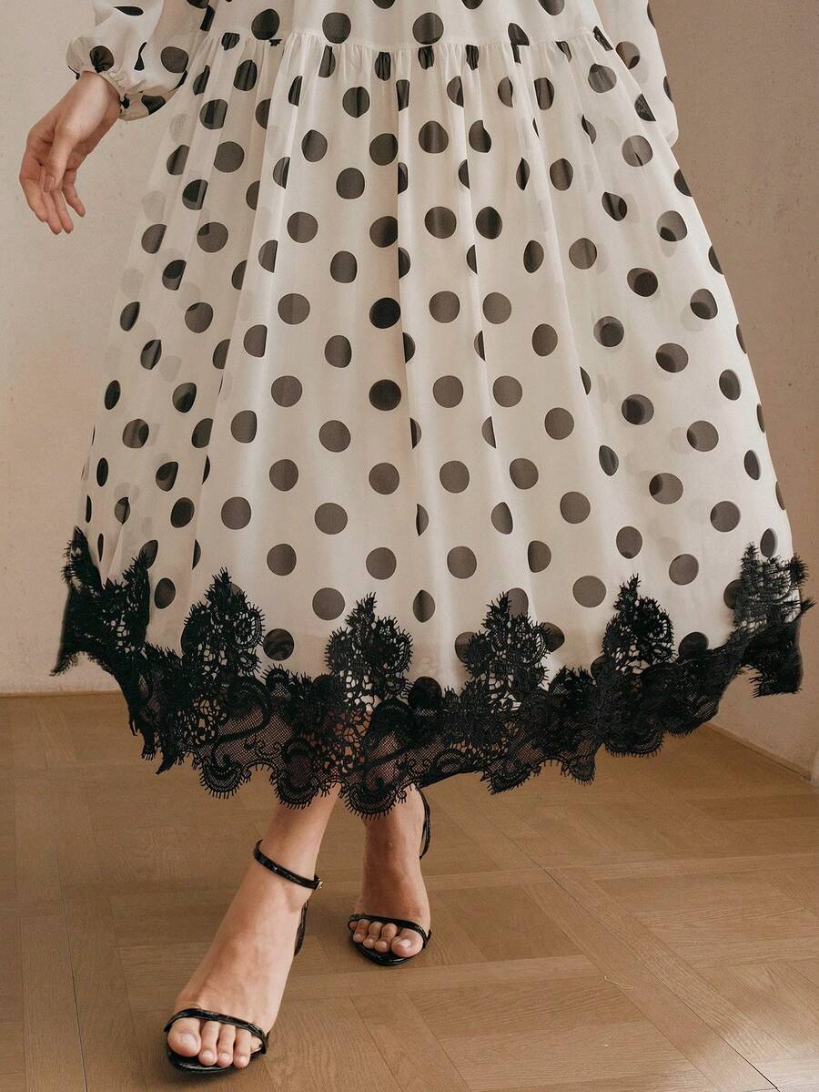 Elegantes Damen-Kleid aus Chiffon mit Polka-Dot-Muster, Spitzendetails und Bindegürtel