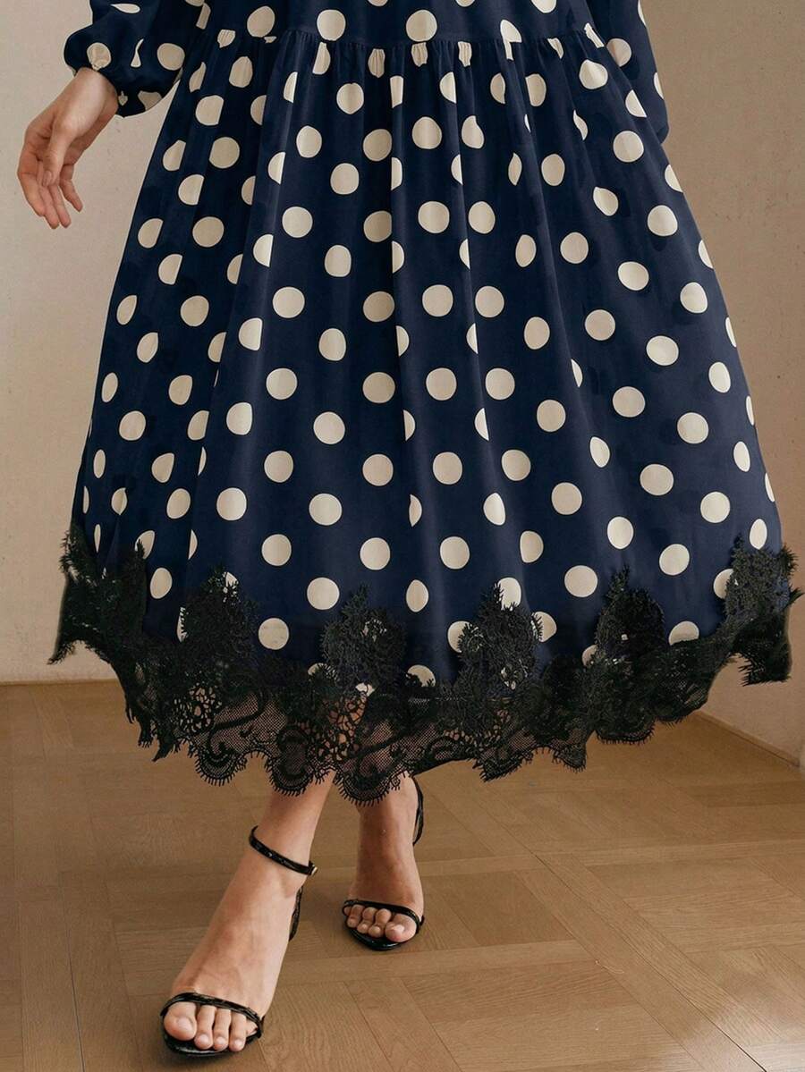 Elegantes Damen-Kleid aus Chiffon mit Polka-Dot-Muster, Spitzendetails und Bindegürtel