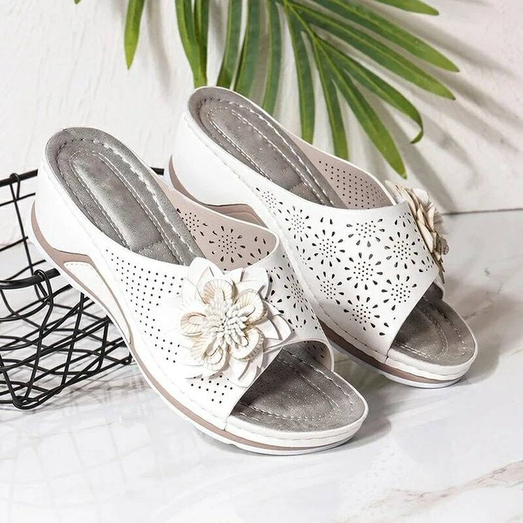2023 Weiche Massage-Sandalen mit orthopädischem Keilabsatz