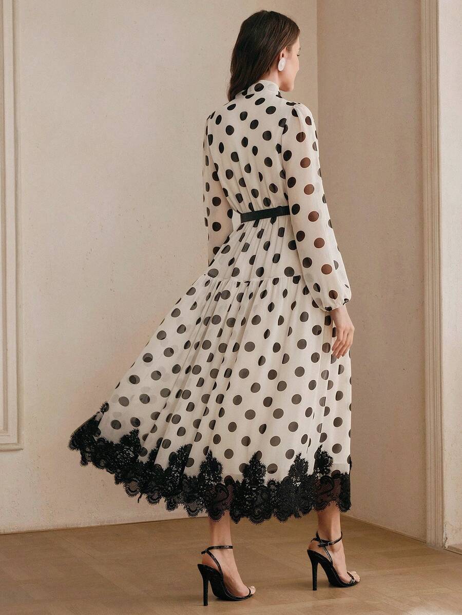 Elegantes Damen-Kleid aus Chiffon mit Polka-Dot-Muster, Spitzendetails und Bindegürtel