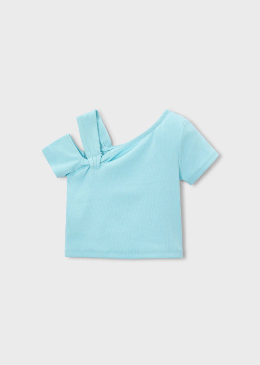 Asymmetric t-shirt girl