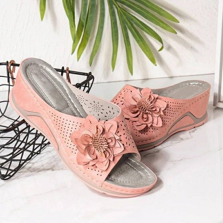 2023 Weiche Massage-Sandalen mit orthopädischem Keilabsatz