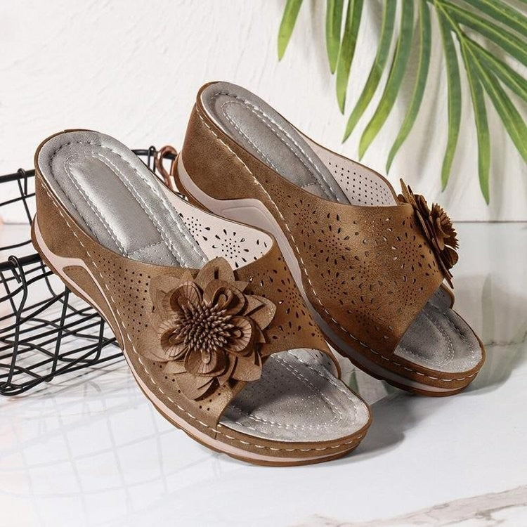 2023 Weiche Massage-Sandalen mit orthopädischem Keilabsatz