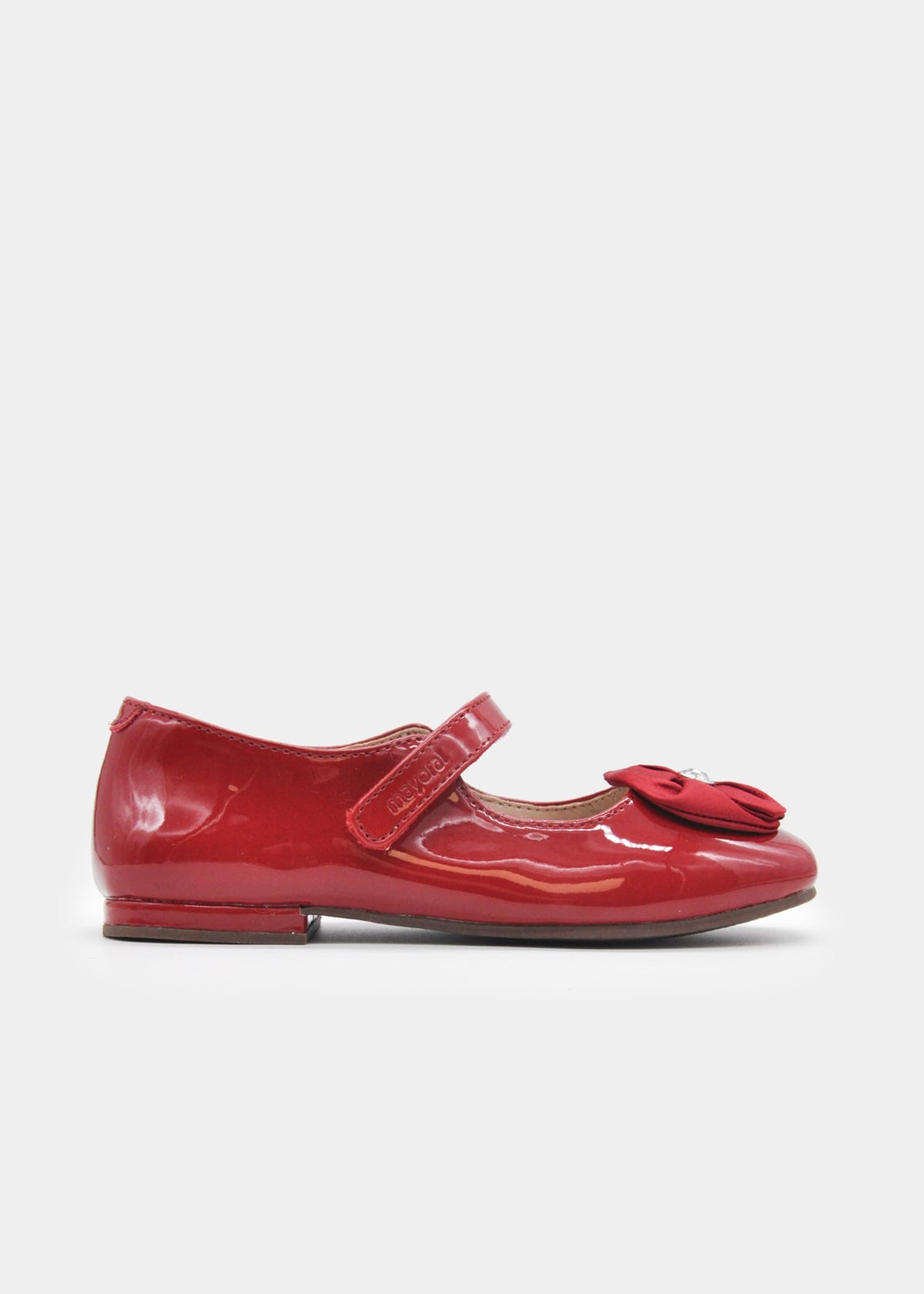 Lack-Spangenschuhe für Mädchen mit einer Blume